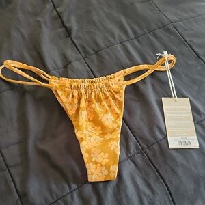Benoa Bottoms Lei